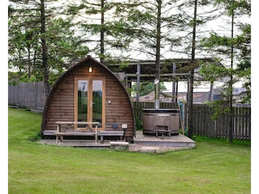 Cosy Rural Glamping Cabin With Hot Tub