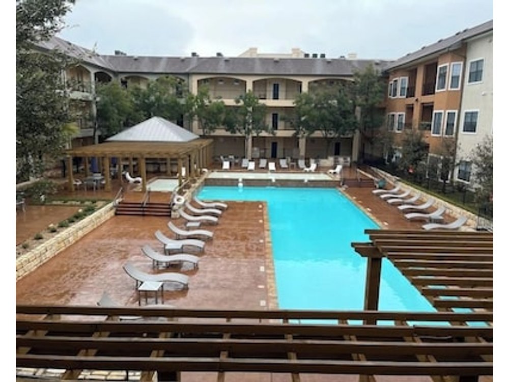 Hill Country Galleria Getaway! Walk to everything!
