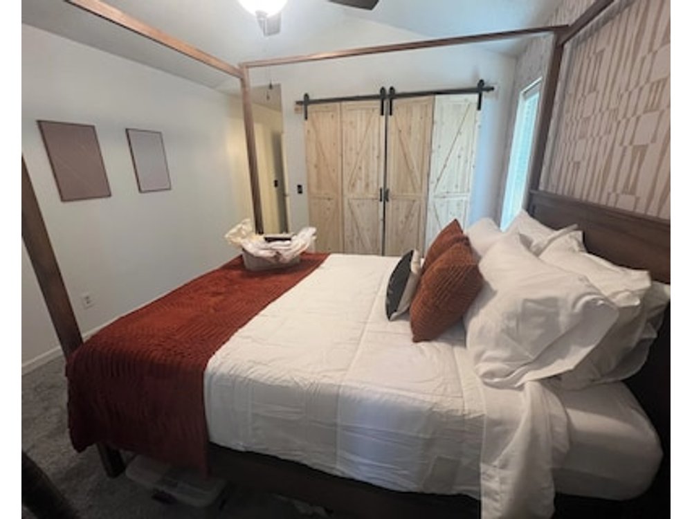 Cozy Close-to-Everything Cottage: Long-Stay & Laptop Ready