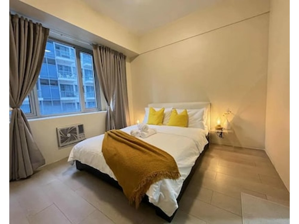 NAIA Stay 1BR One Palm Tree Villas Newport Balcony
