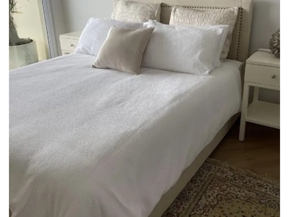 Coastal Luxury: Cozy 2-bedroom Apartment In Brighton-le-sands With Parking