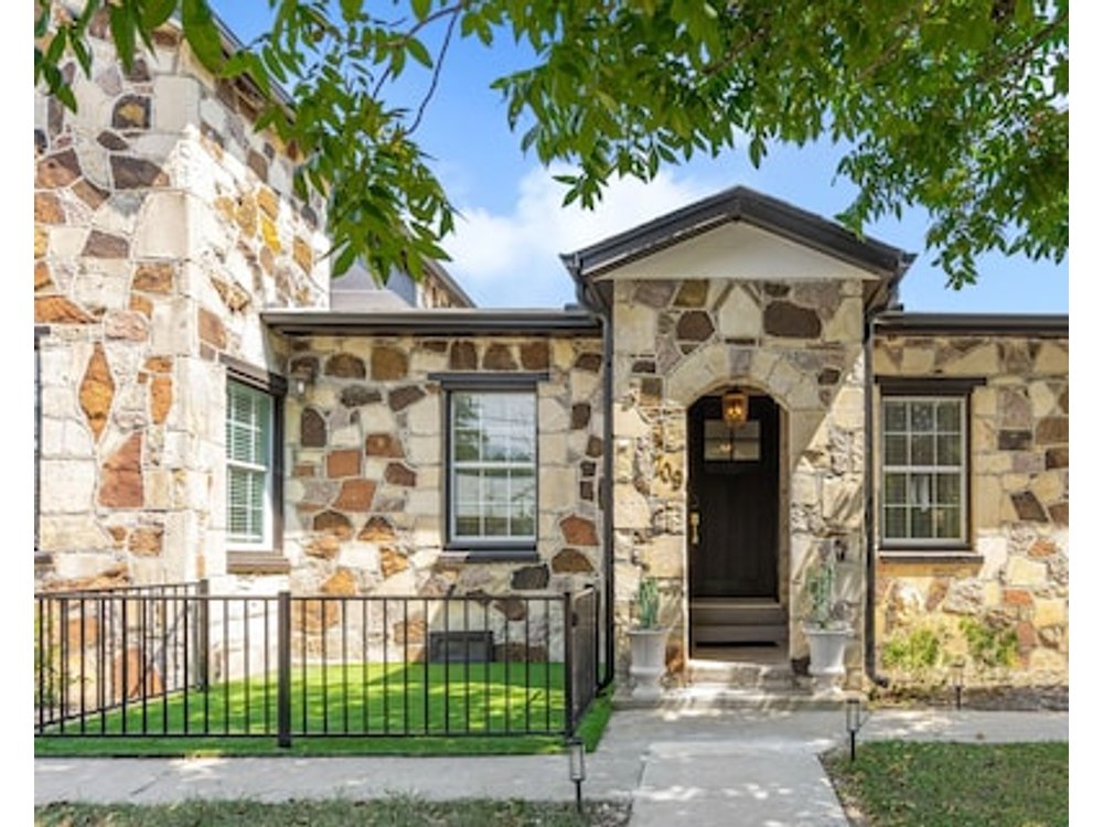 Boutique Cottage near Square and Southwestern EV Ready