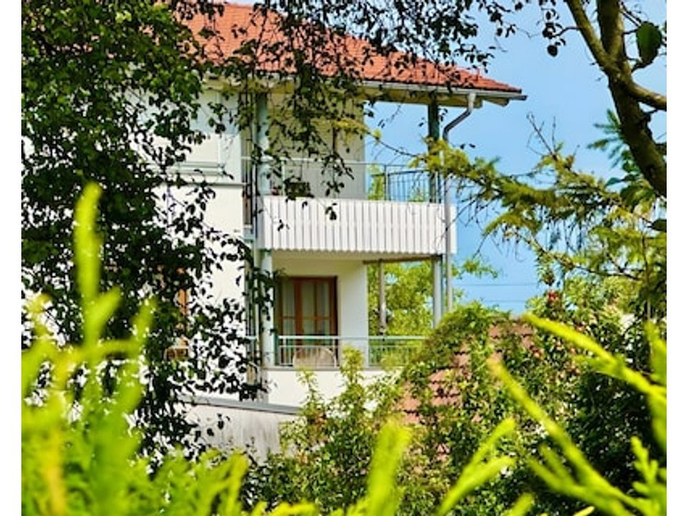 Modern 3-Room Apartment in Penzberg – Balcony Parking Near Train Station