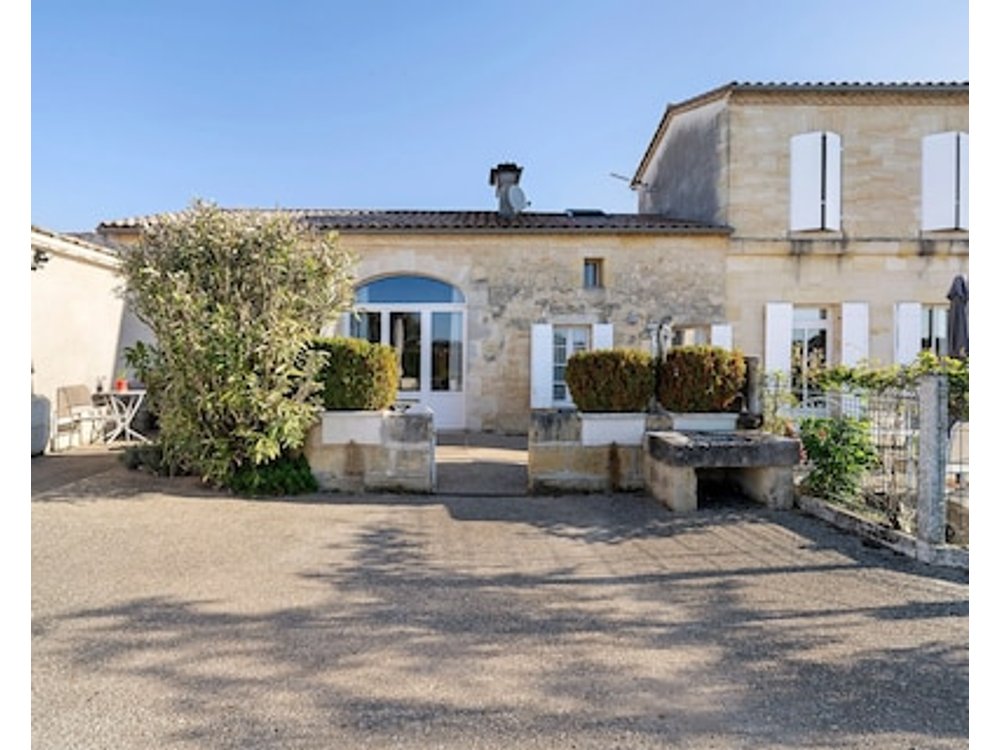 Gite La Roseraie: Private Terrace Wi-Fi and Air Conditioning in Saint-Émilion