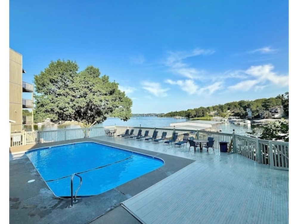 Fall thyme HavenLakefront Main Channel. Condo.Romantic getaway.Sleeps 6.