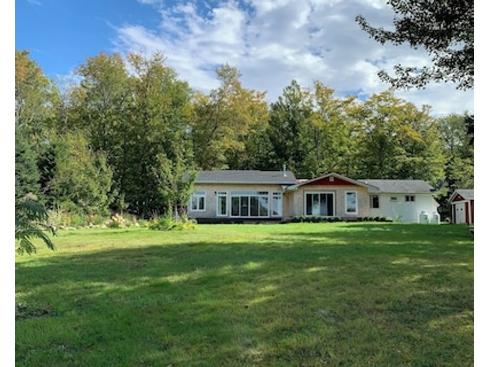 Private Cottage On 8 Wooded And Flower-filled Acres At Lake Wentworth And The Wentworth River