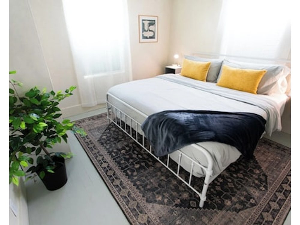 Boutique Cottage-Private Best Location King Bed with Luxurious Linens