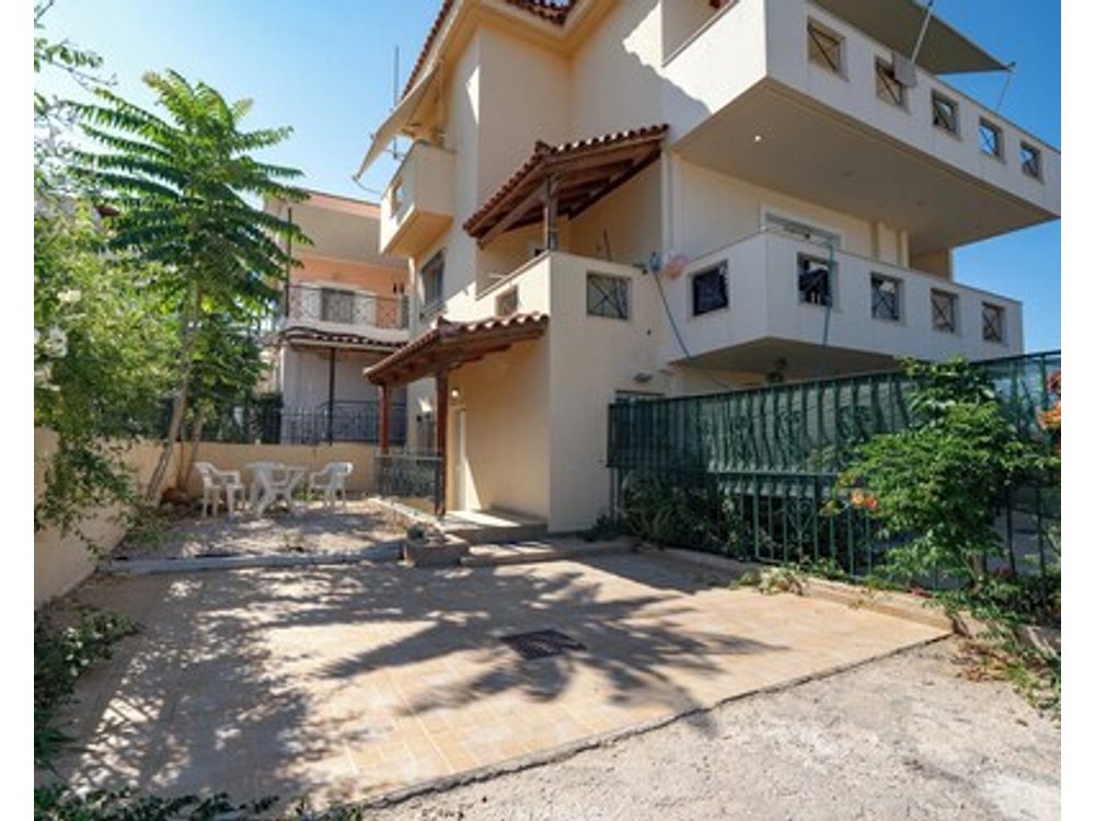 Sunny Retreat In Artemida By ΜΡs