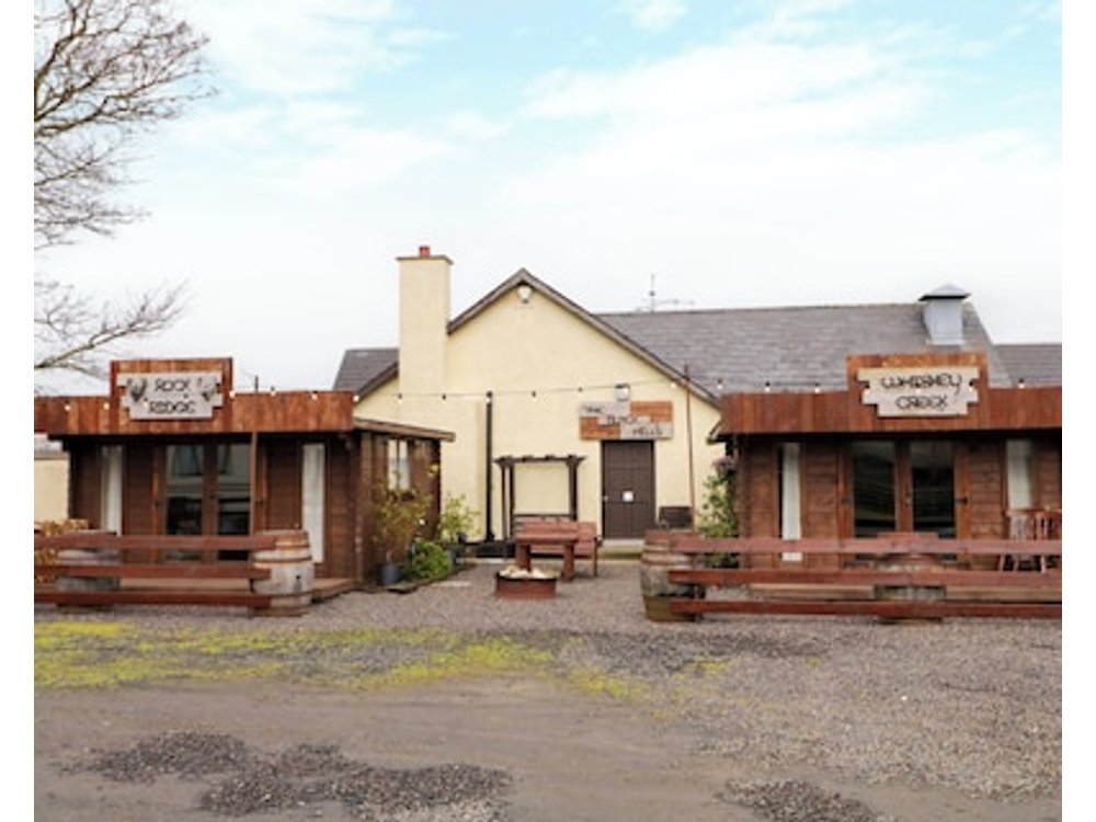 Apache Falls Lodge Pet Friendly With A Garden In Castlerock