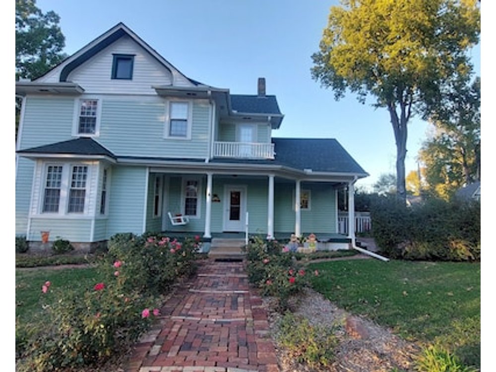 Charming peaceful getaway 6 beds 2 bath lovely porches serene secluded patio