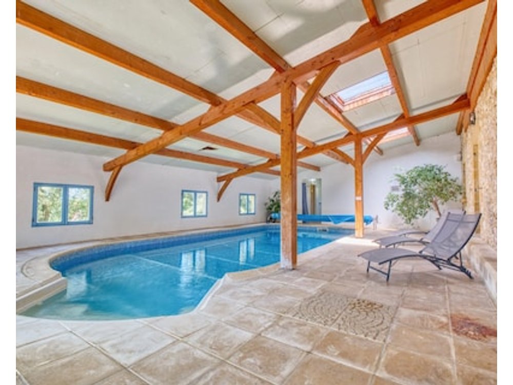 The Yellow Caravan – Unique Accommodation with Shared Heated Indoor Pool
