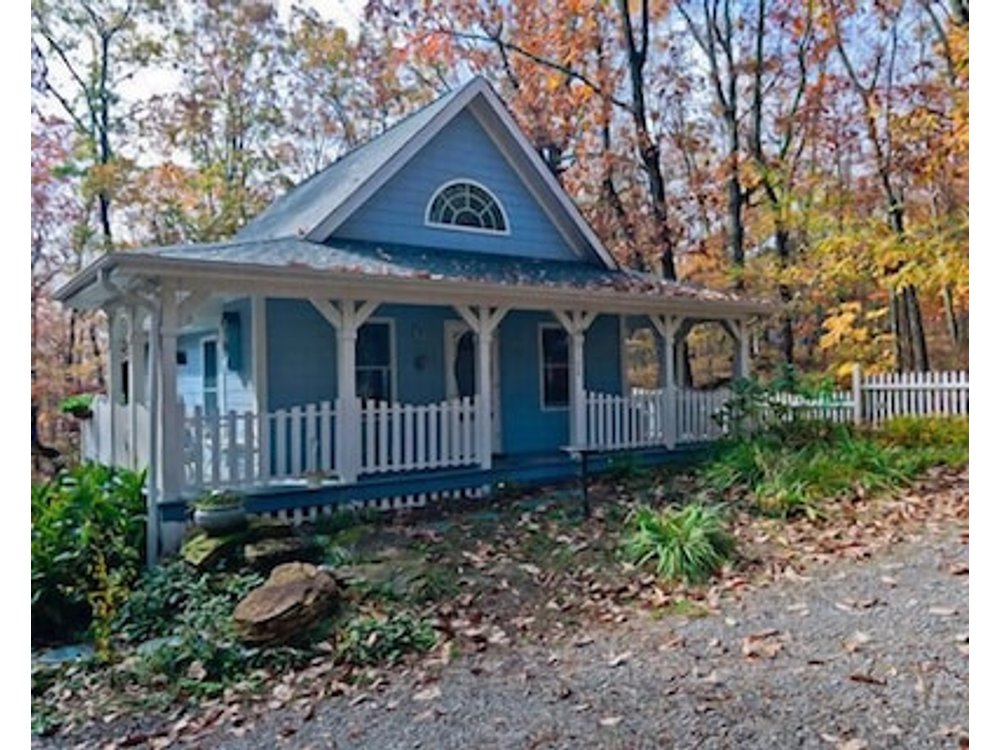 The Blue Cottage Rental - the Perfect Lookout Mountain Getaway