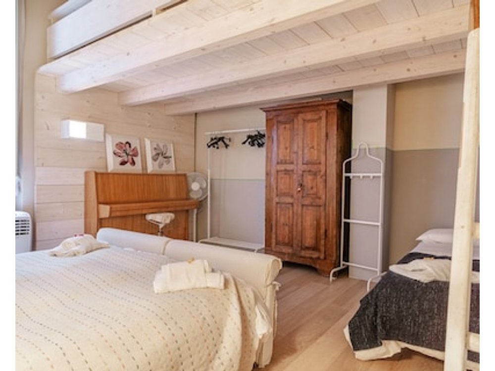 L'affresco – Via Guinigi: Historic Apartment with Frescoed Ceiling in Central Lucca