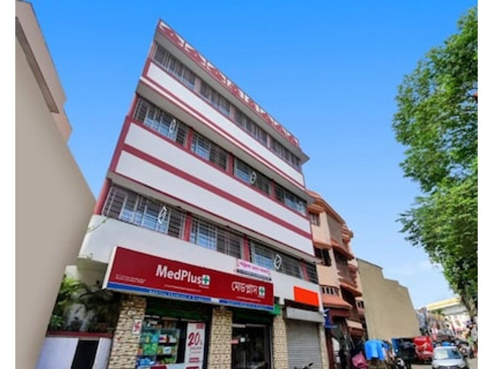 Goroomgo Vhyom Sky Palace Kolkata