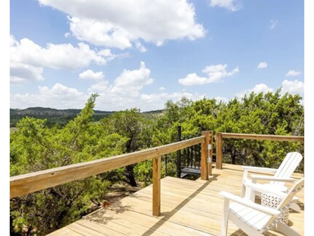 Peaceful Romantic Yurt with Hot Tub in Wimberley Texas