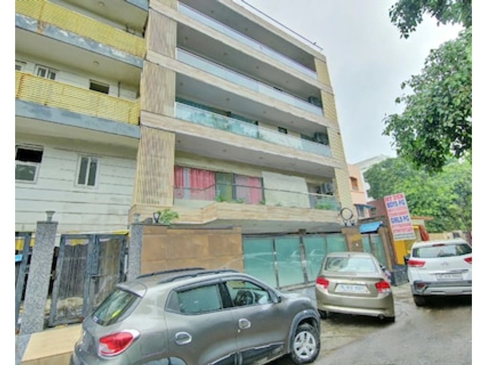 OYO THE ARROW NEAR UTTAM NAGAR EAST METRO STATION