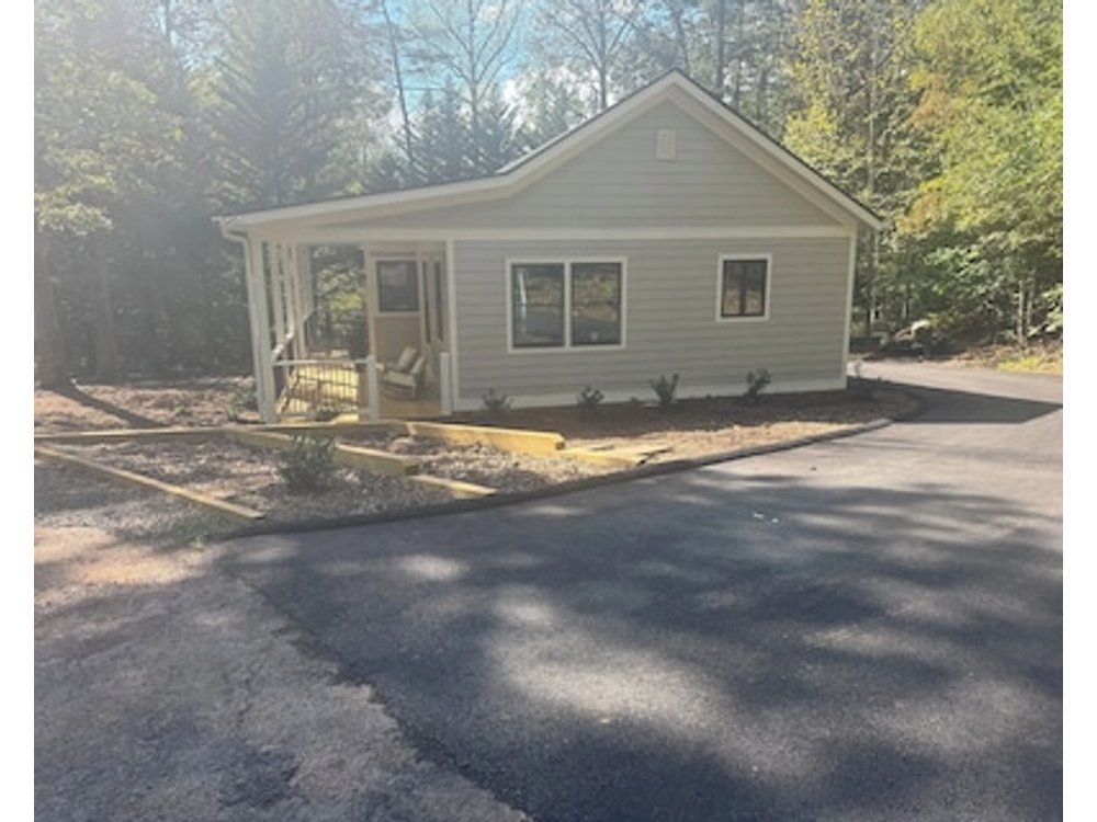 Wandering Bear’s Cottage Near Crozet & Charlottesville 2 bedroom