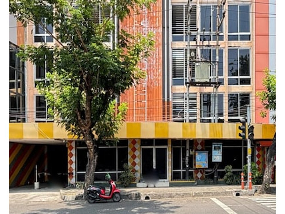 Hotel Pasar Besar RedPartner near Tugu Pahlawan