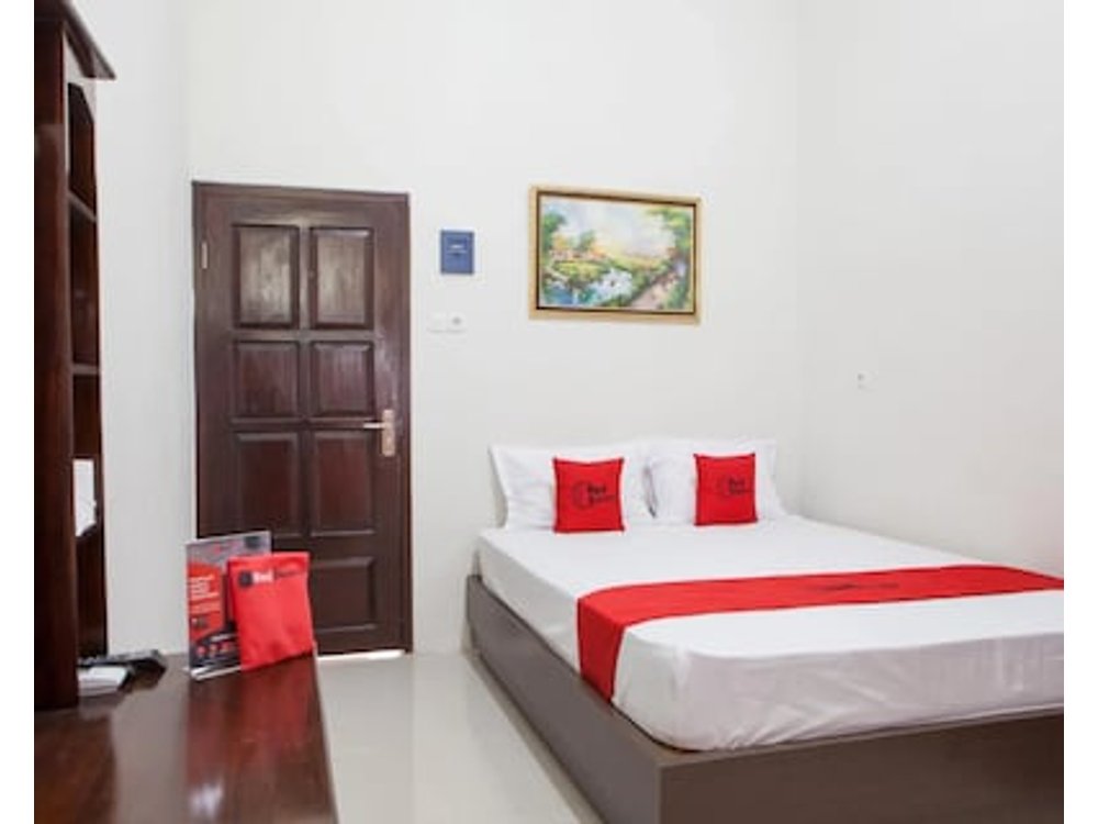 RedDoorz near Banyuwangi Baru Station