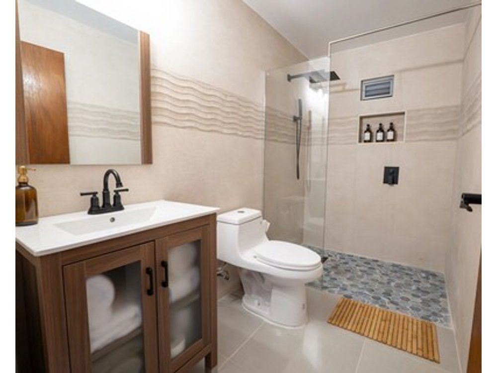 Oceanview Coastal Retreat - 2br Getaway