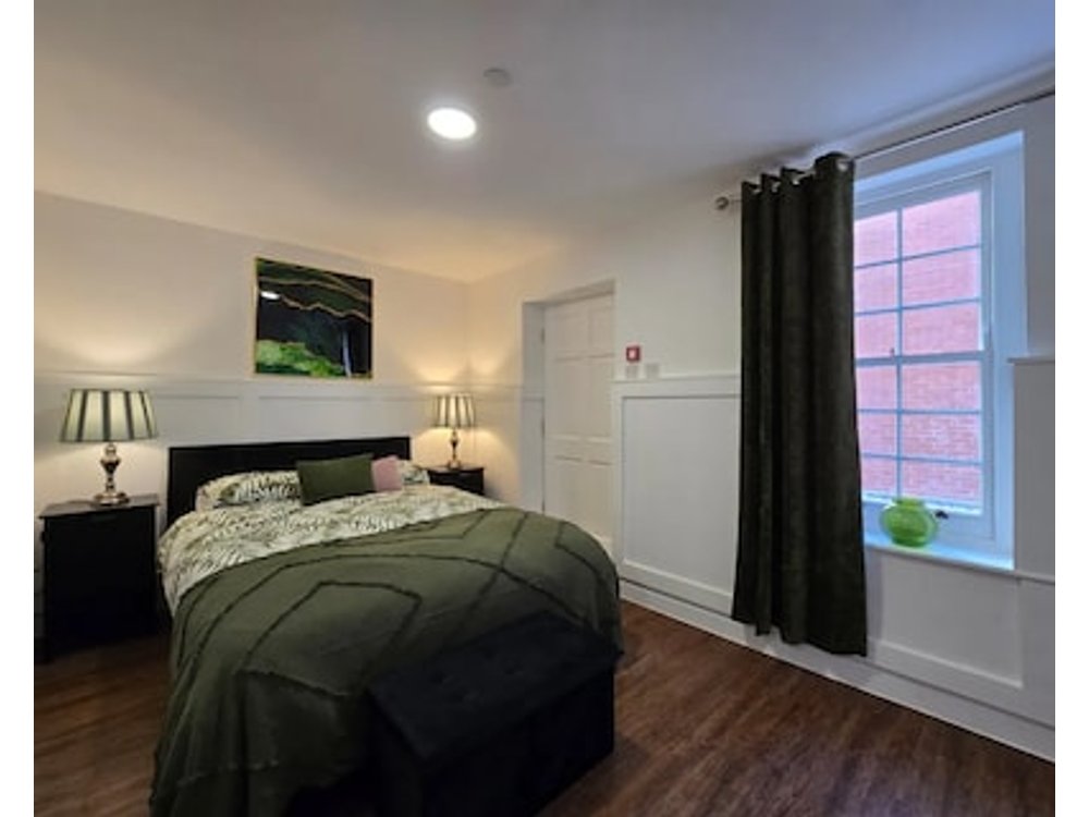 Two bedroom flat in Cardiff Bay with roof terrace