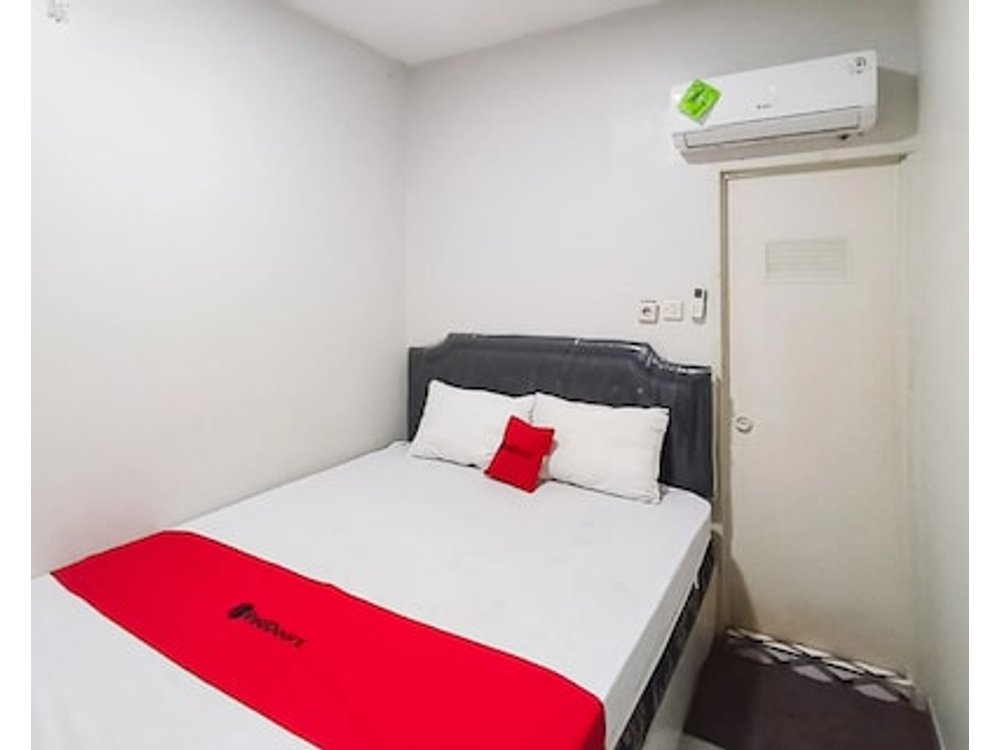 RedDoorz Syariah Near STEKOM Semarang