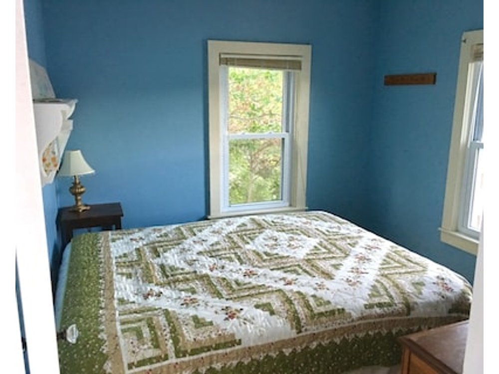 Cottage On The Lake With Beautiful Views From Two Decks Near Mystic & Foxwoods