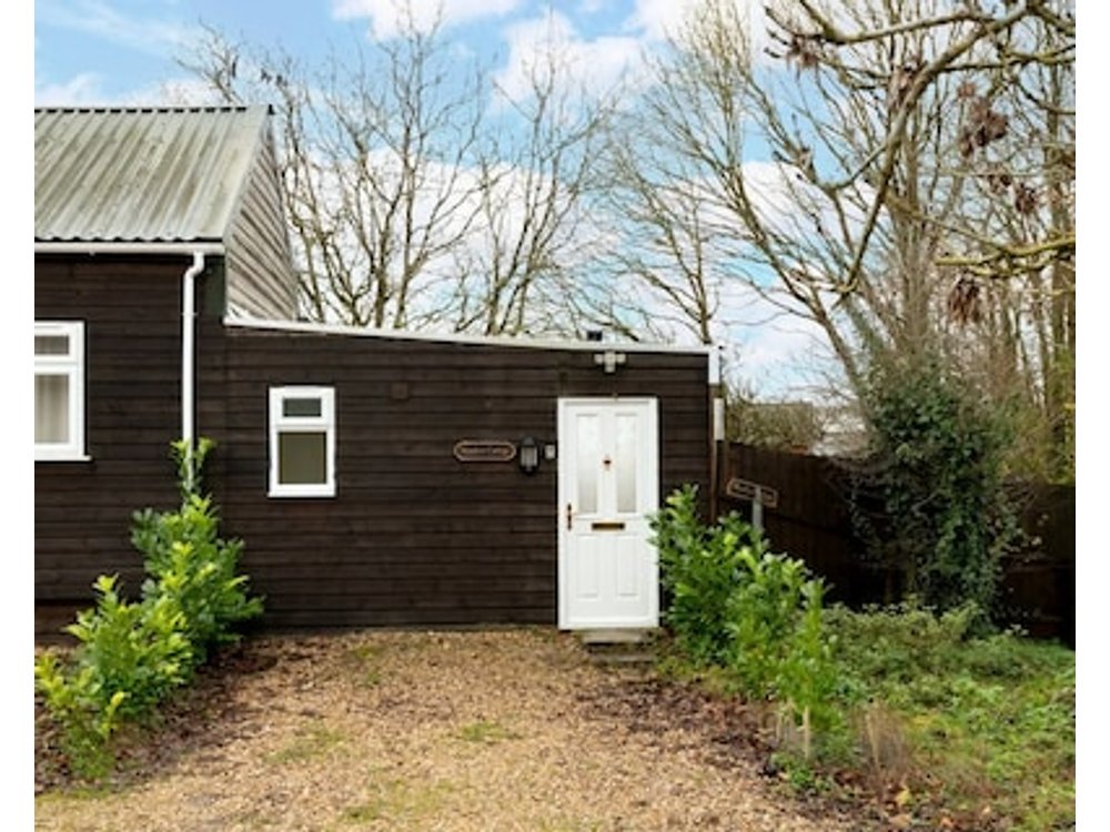 Meadow - Woodland Cottage with Private Hot Tub
