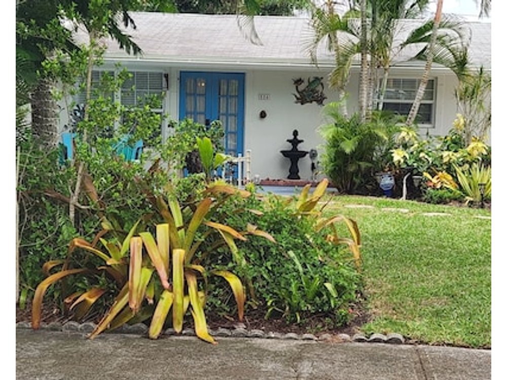 Cute Coastal Cottage Close To Beach And Downtown Nightlife.