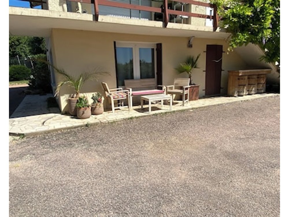 Quiet cottage with garden parking... everything you need to relax!