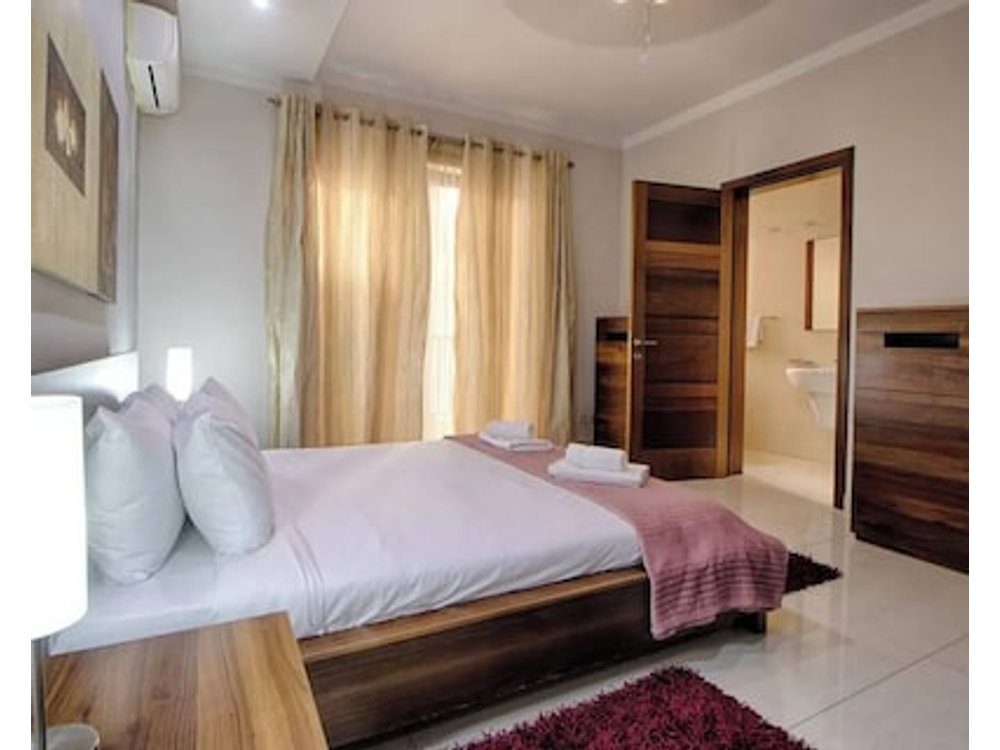 This Apartment Is A 4 Bedroom(s) 2 Bathrooms Located In Tas-sliema Null.
