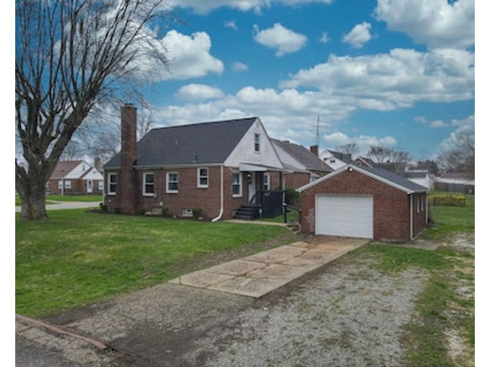 Hof - Charming Updated Brick 3br Very Close To Hof