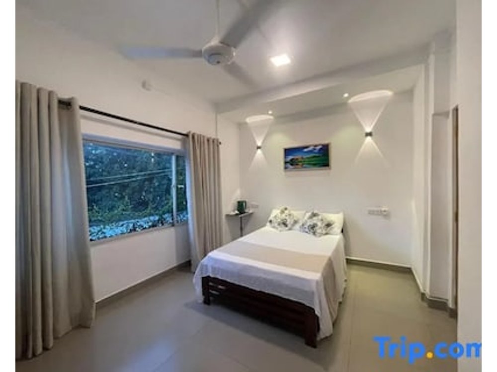 Room near airport in Negombo Beach