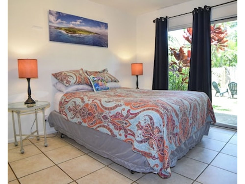 “The Garden Cottage” A Maui North Shore Tropical Stay