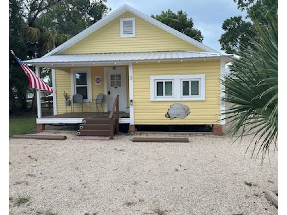 Crawfordville Town Center Convenience At The Courtyard’s Oyster Cottage