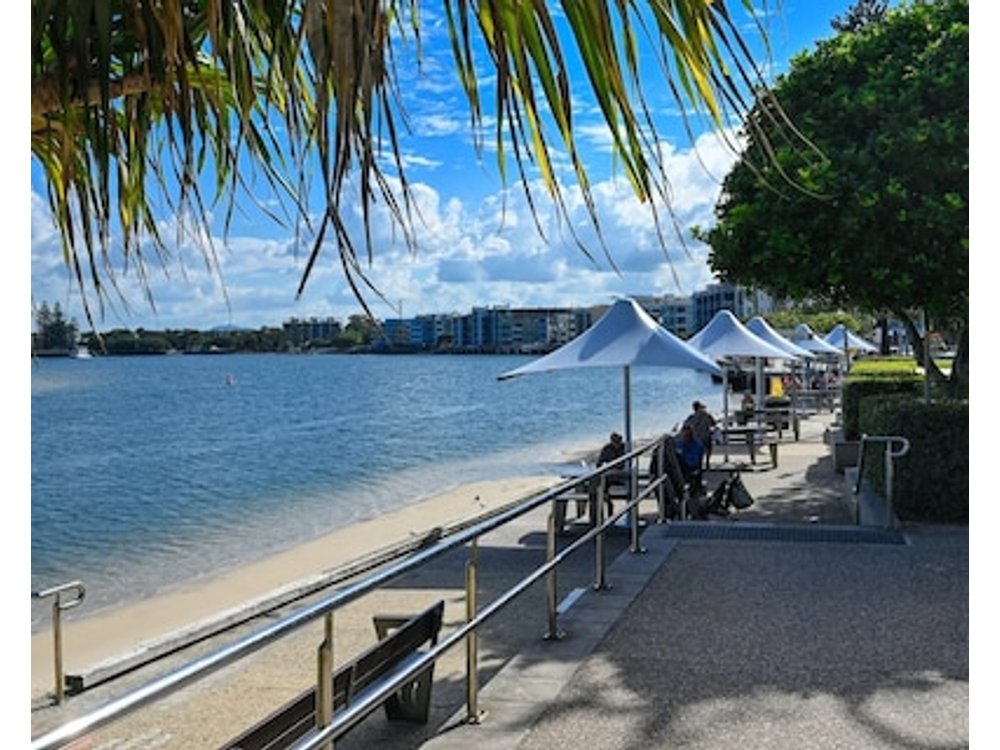 Cosy Charming Central Caloundra Getaway