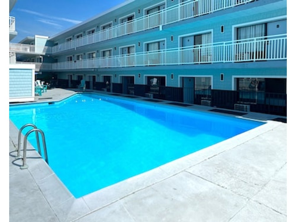 Luxury Getaway: Remodeled Beach Block With King Bed And 2 Pool Access