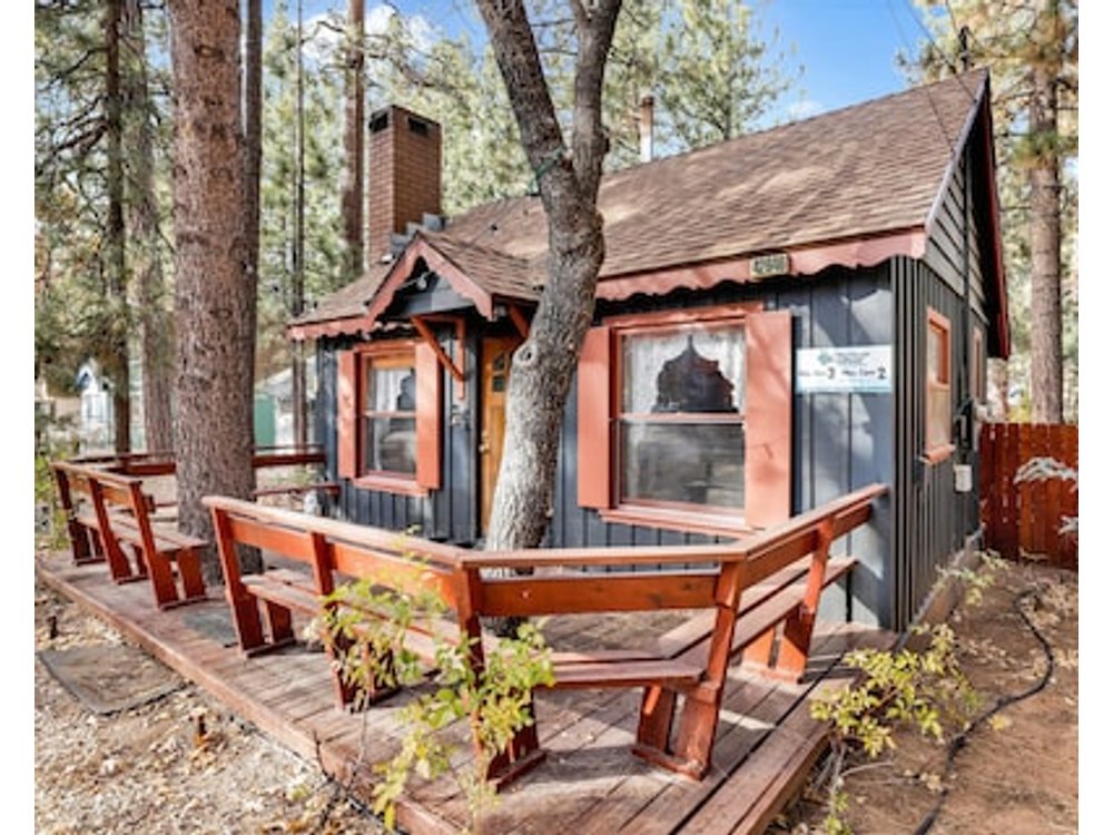 Cute Cottage With A Private Hot Tub Deck Grill - Near The Lake And Ski Lifts