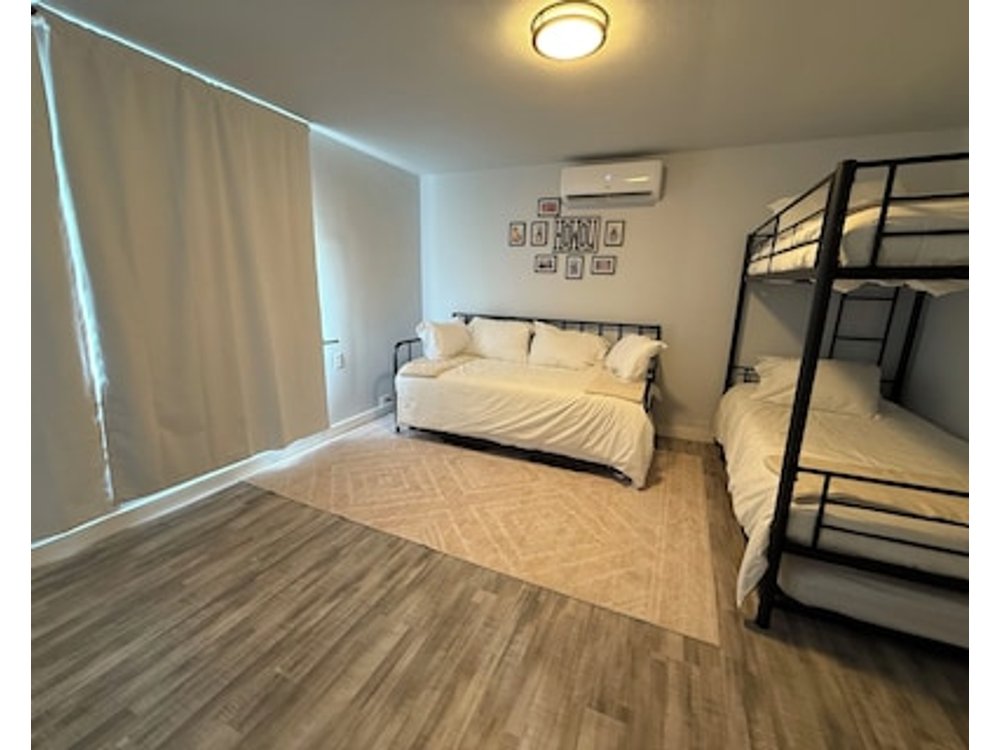 Spacious 4-bedroom/3 Bath Home In Terrific San Antonio With Wifi Ac