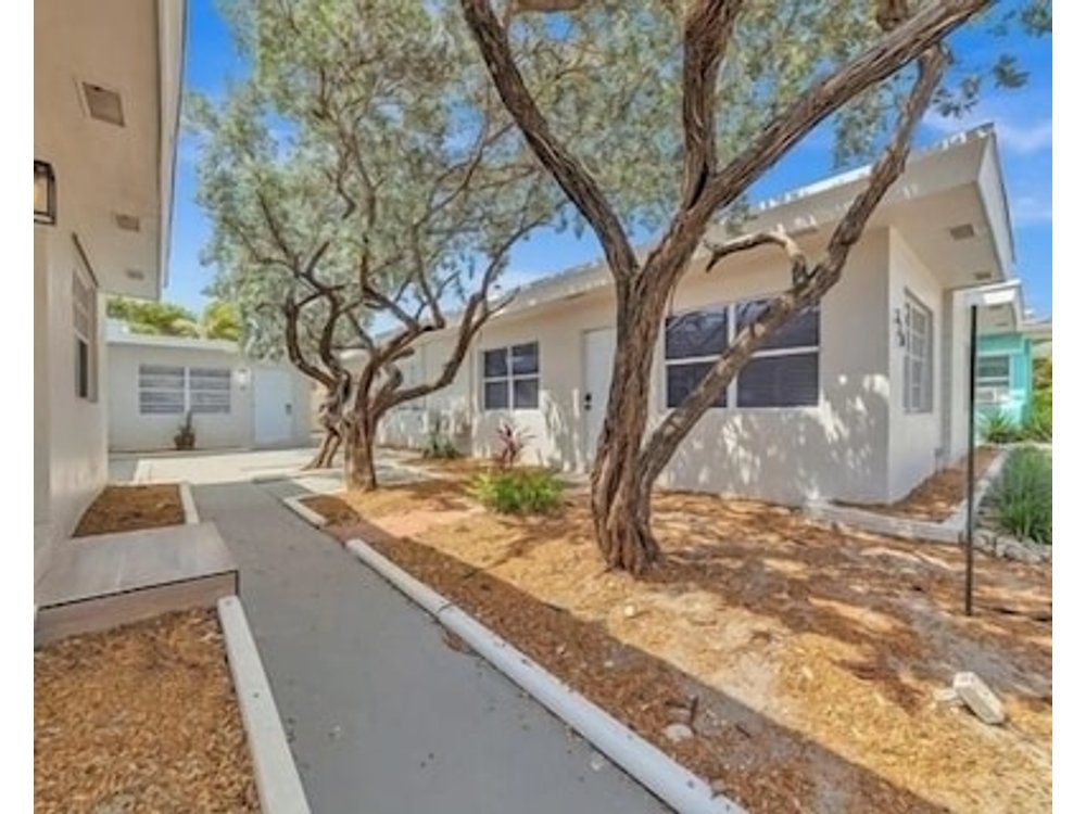 Dania Beach Getaway | 2 Studios for 6 Guests