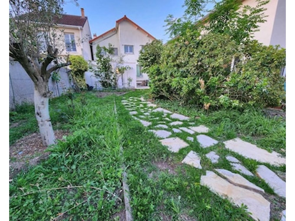 A garden in Paris townhouse