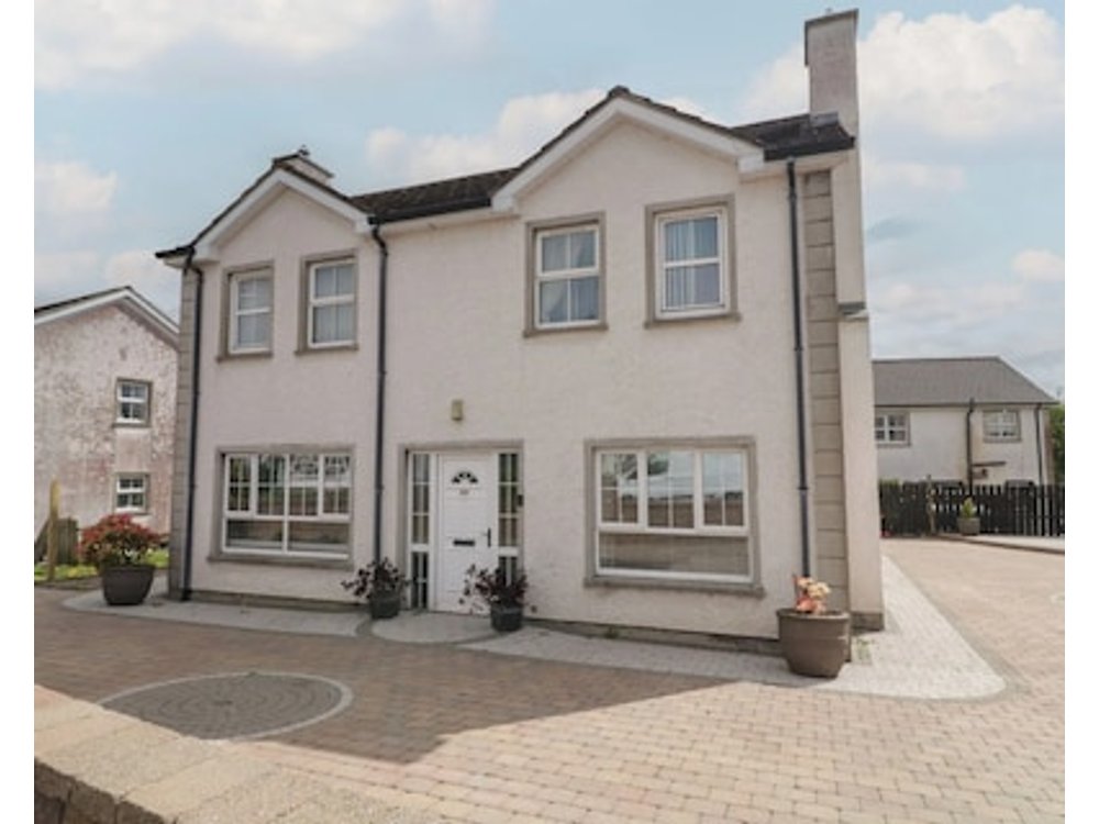 DONAGH CROSS TOWN HOUSE pet friendly in Carndonagh County Donegal