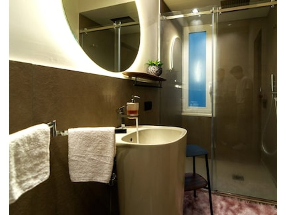 Luxury Ischia in Naples station train