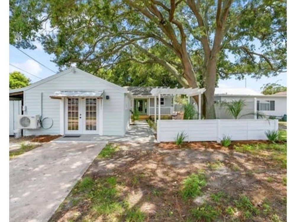 Peaceful Cottage With Ac In St. Petersburg - Close To Everything!