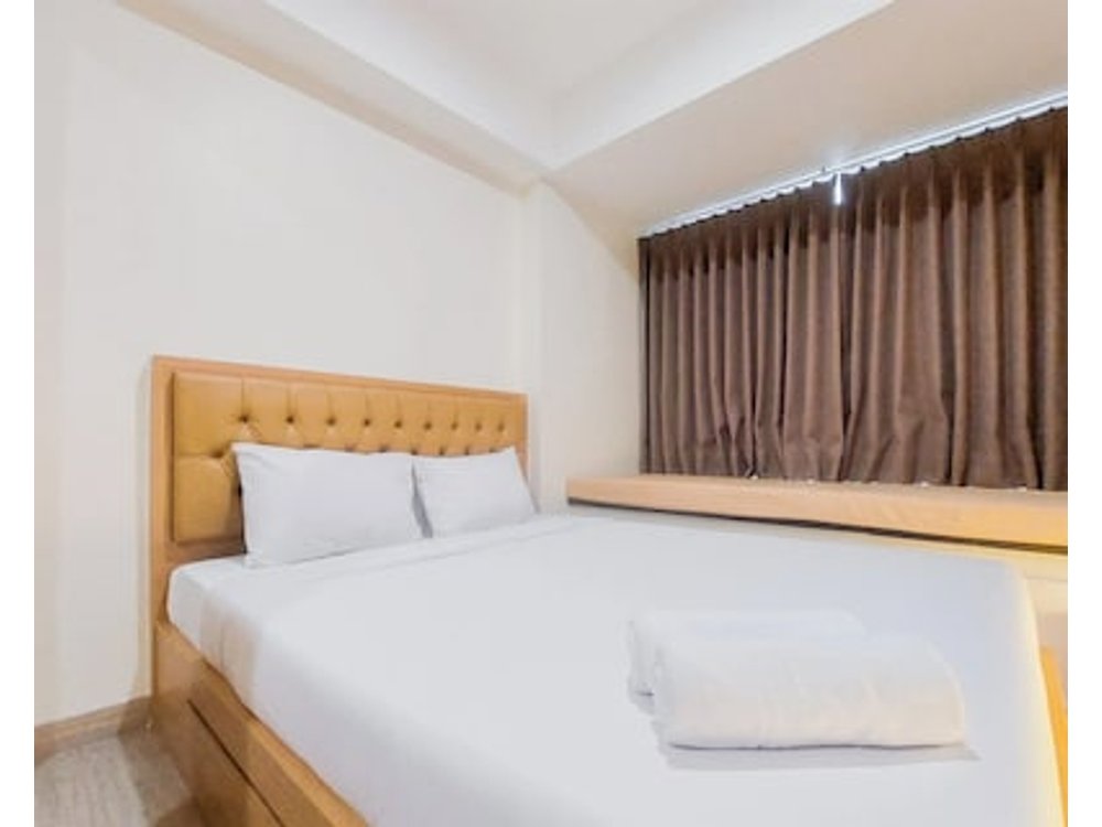 Homey And Cozy Living Studio At Collins Boulevard Apartment