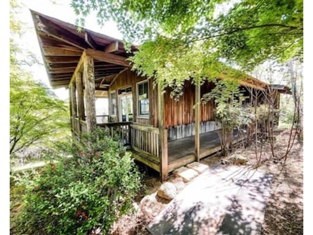 Unique Cypress Cottage Close To Charlottesville With Mountain Views.