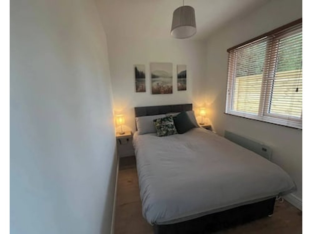 1-Bed Cosy Cottage near Emerald Park - Sleeps 5