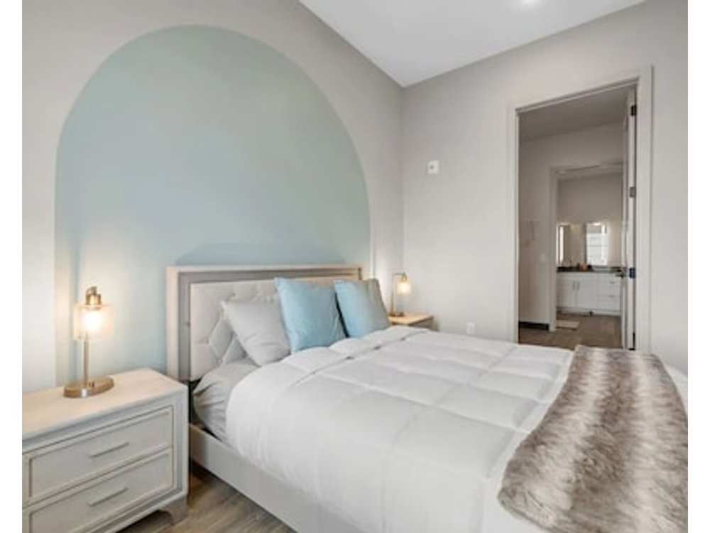 Modern 1BR Getaway – 8min to Downtown & Zoo!