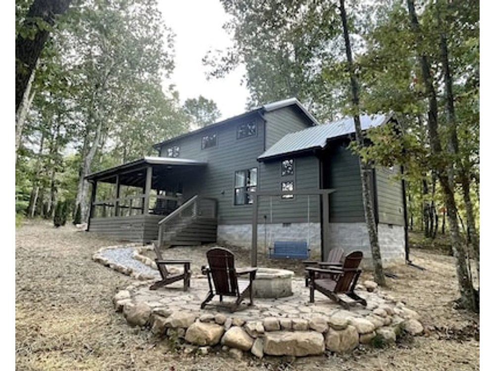 Stunning Cottage Nestled Amidst Trees with Fire Pit in Monteagle Tennessee