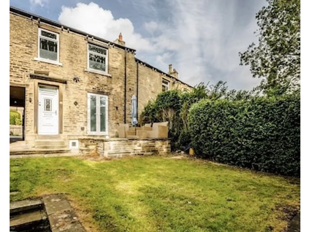 Modern Cosey 2 or 3 bedroom Tucked-away Cottage